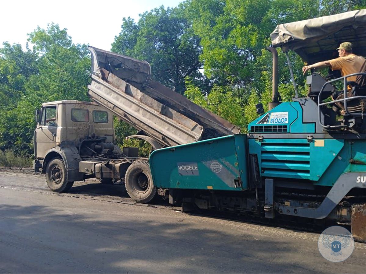 Силами предприятия «Автодор» идет восстановление дороги Великая Новоселовка - Амвросиевка